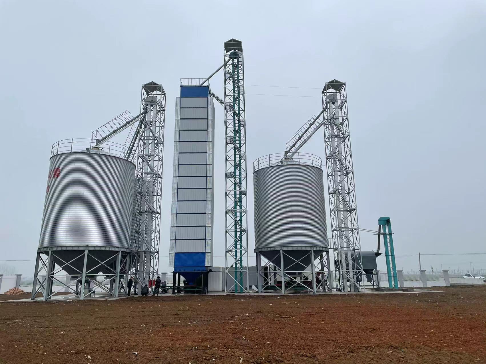 糧食烘干塔200噸.jpg 200噸烘干塔設(shè)備價格,糧食烘干塔200噸多少錢.jpg